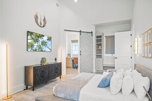 5 Schlafzimmer, Schreibtisch, Bügeleisen/Bügelbrett, kostenloses WLAN