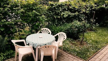 Basic Triple Room, Courtyard View | Terrace/patio