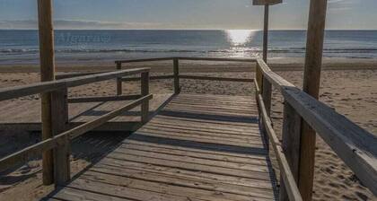 2 bedroom house with ocean views near the beach and airport