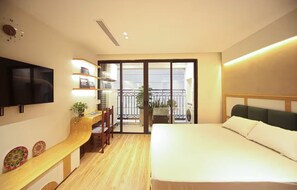 1 habitación, caja de seguridad en la habitación y escritorio 