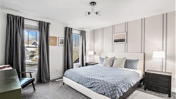 6 Schlafzimmer, Schreibtisch, Bügeleisen/Bügelbrett, Reisekinderbett