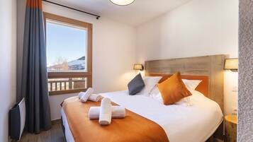 Apartment | 1 bedroom, bed sheets