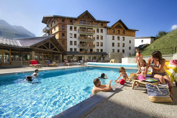 Apartment | Pool - Apartment in Les Deux Alpes Near Ski Slopes (Les Deux Alpes)