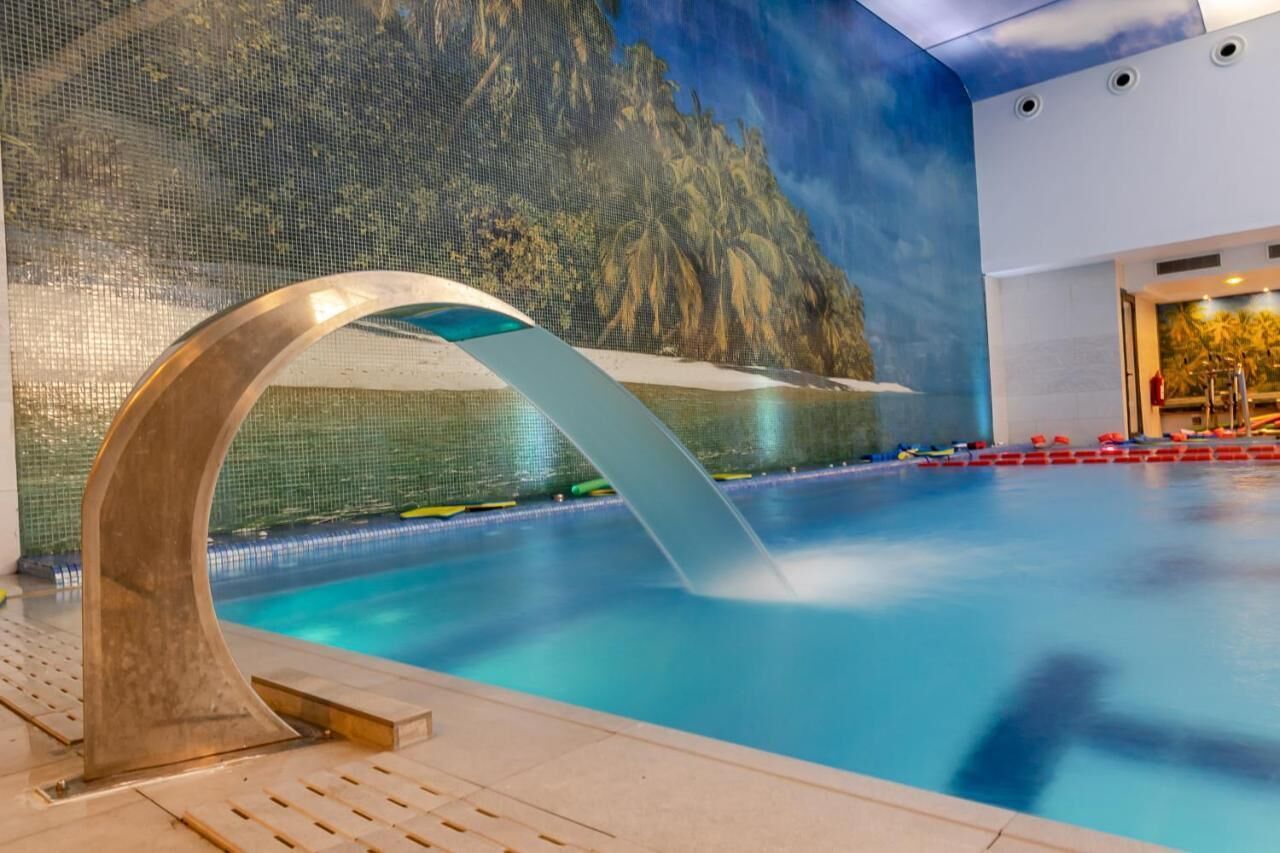 สระว่ายน้ำในร่ม