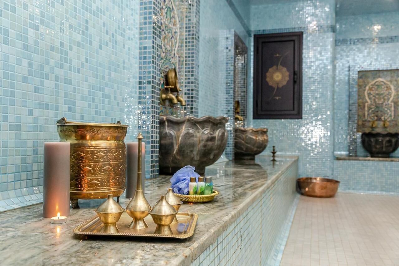 Salas de tratamiento para parejas, un sauna, baño turco, masajes suecos