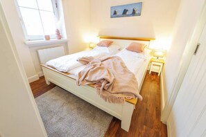 1 bedroom, travel cot, WiFi