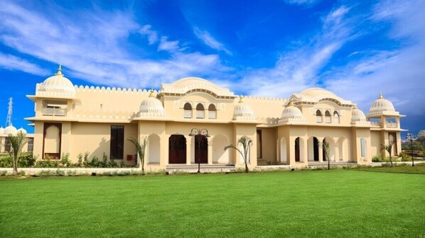 Exterior - Hotel Raj Vilas The Palace (Orchha)