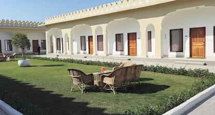 Hotel Raj Vilas The Palace