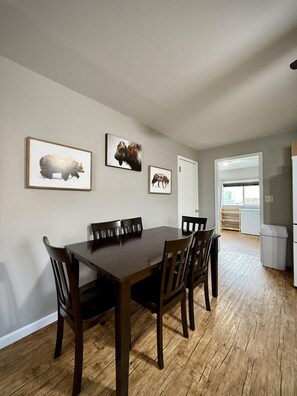 Dining - Clark Street Charmer - Adorable 2 Bdrm, with Firepit!  Local Golfing 50% Off! (Baker City)