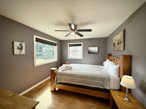 2 bedrooms, desk, travel crib, free WiFi - Clark Street Charmer - Adorable 2 Bdrm, with Firepit! Local Golfing 50% Off! (Baker City)