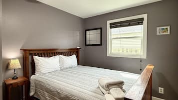 2 bedrooms, desk, travel crib, free WiFi