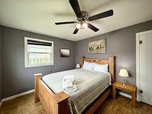2 bedrooms, desk, travel crib, free WiFi - Clark Street Charmer - Adorable 2 Bdrm, with Firepit!  Local Golfing 50% Off! (Baker City)