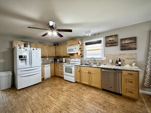 Fridge, microwave, oven, stovetop - Clark Street Charmer - Adorable 2 Bdrm, with Firepit!  Local Golfing 50% Off! (Baker City)