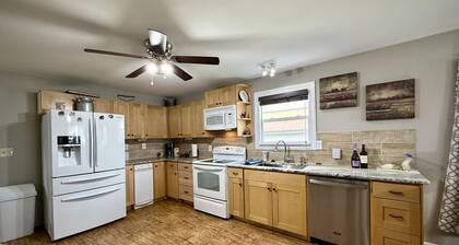 Clark Street Charmer - Adorable 2 Bdrm, with Firepit! Local Golfing 50% Off!