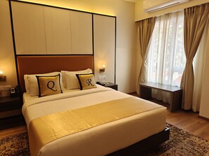 Caja de seguridad en la habitación y cortinas blackout 