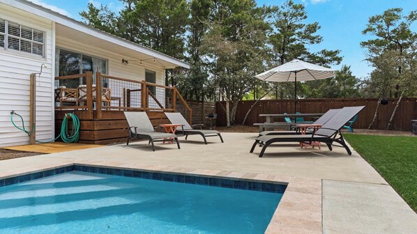 حمّام سباحة مُدفَّأ