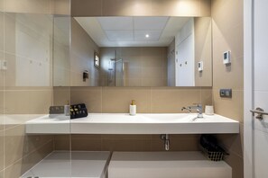 Shower, jetted bath, hair dryer, bidet