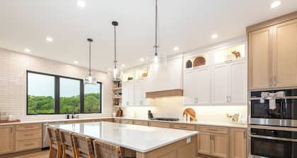 New Luxury Home overlooking The General - Golf Simulator, Game Room, Hot Tub!