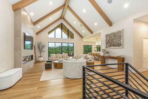 Luxe Stay @ Trillium Oasis - Golf Sim, Hot Tub, Stunning Golf VIEWS!