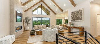 Luxe Stay @ Trillium Oasis - Golf Sim, Hot Tub, Stunning Golf VIEWS!