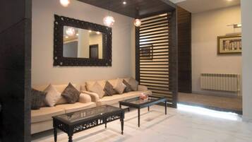 Room, Multiple Bedrooms, Accessible, Smoking | Living room