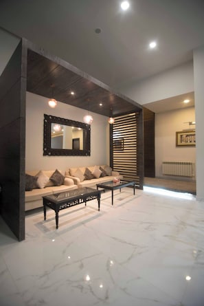 Room, Multiple Bedrooms, Accessible, Smoking | Living room