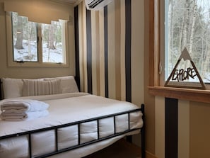 4 bedrooms, travel cot, free WiFi, bed sheets