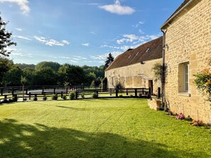 Property grounds - Chic country house in the heart of a 13th-century manor house and show jumping stable (Ully-Saint-Georges)