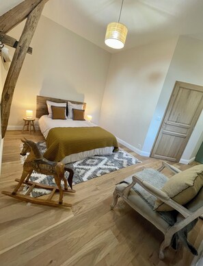 2 bedrooms, iron/ironing board, WiFi, bed sheets - Chic country house in the heart of a 13th-century manor house and show jumping stable (Ully-Saint-Georges)