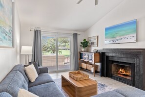 TV - Charming Beach Home*Golf Cart*Book 2 Nights Get 3rd Night Free*Neighborhood Pool (Miramar Beach)