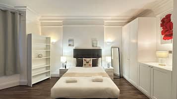 4 bedrooms, iron/ironing board, WiFi, bed sheets