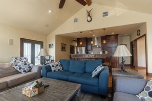 TV - New pool and great Hill Country views (Concan)