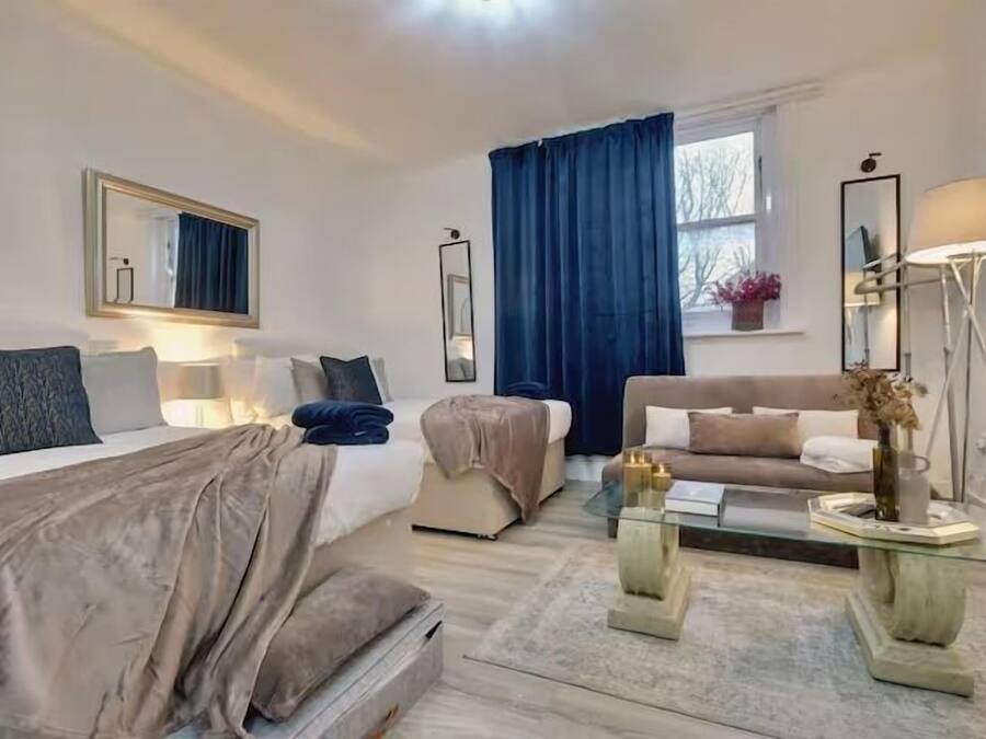 Studio | Living area