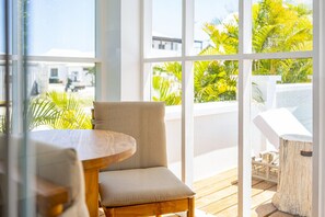 Interior - Endless Summer B &Mistico Beach Club+Boat Shuttle (San Pedro)