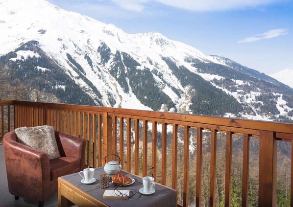 Balcony - Apartment in Sainte-foy Near Ski Lifts (Sainte-Foy-Tarentaise)