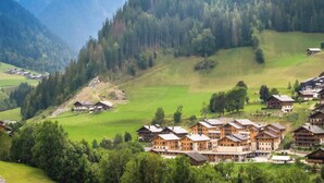 A mountain resort with chalet-style buildings, a ski slope, and a forested valley. - Apartment in Beaufort With Spa & Heated Pool (Beaufort)