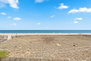 On the beach - La Mirage 203 (Ocean City)