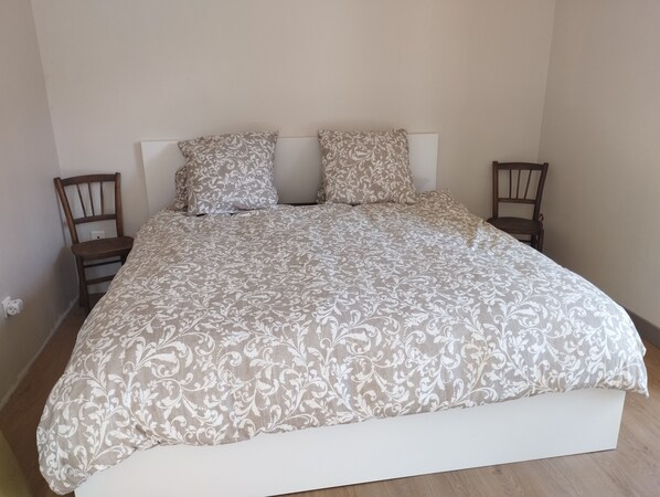 4 chambres, fer et planche à repasser, Wi-Fi, literie fournie