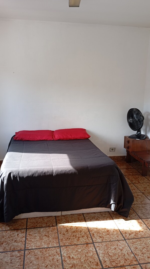 1 bedroom, desk, free WiFi, bed sheets