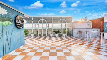 House | Outdoor dining