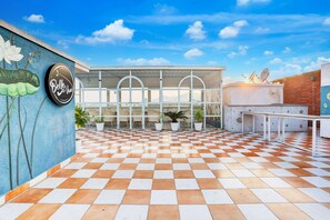 House | Outdoor dining - Mordern Rooftop Restro and Pool at Udaipur (Udaipur)