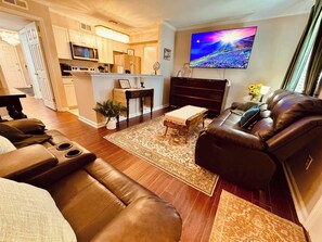 Télévision, livres, espaces bureaux