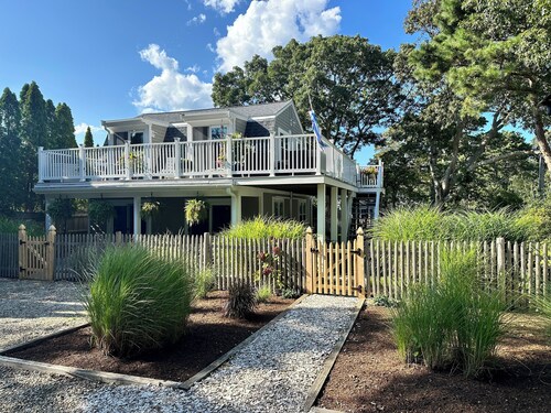 QUESTOVER…Steps to Nantucket Sound Beaches.. Lower level 2 bed 1 bath sleeps 6