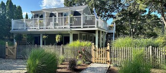 QUESTOVER…Steps to Nantucket Sound Beaches.. Lower level 2 bed 1 bath sleeps 6