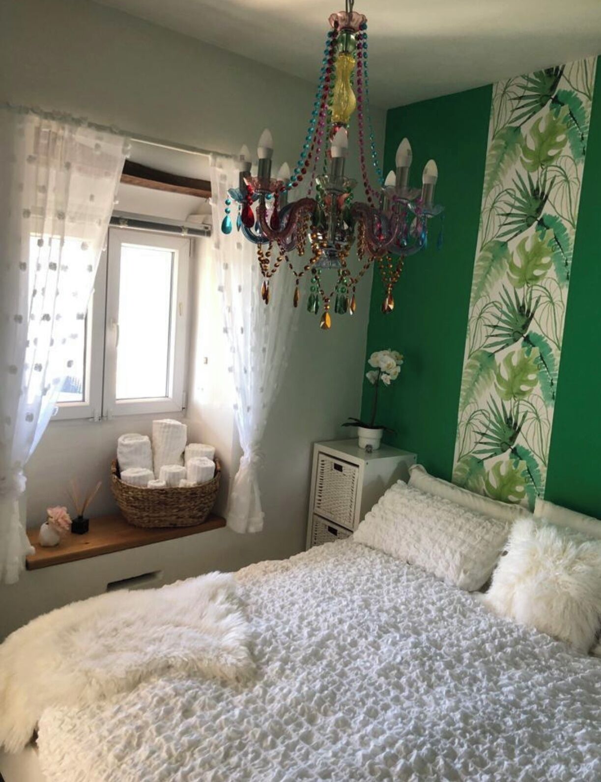 Iron/ironing board, WiFi, bed sheets