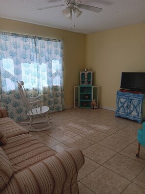 Smart TV - Cozy 2 BR, 2 BA Near Beaches. (Port Charlotte)