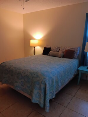 2 bedrooms, free WiFi, bed sheets - Cozy 2 BR, 2 BA Near Beaches. (Port Charlotte)