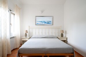 2 室のベッドルーム、アイロン / アイロン台、WiFi (無料)