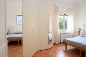 2 bedrooms, iron/ironing board, free WiFi - Sea Shell 66 - sea view apartment with garden (Olbia)