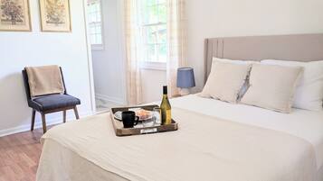 4 bedrooms, desk, free WiFi, bed sheets